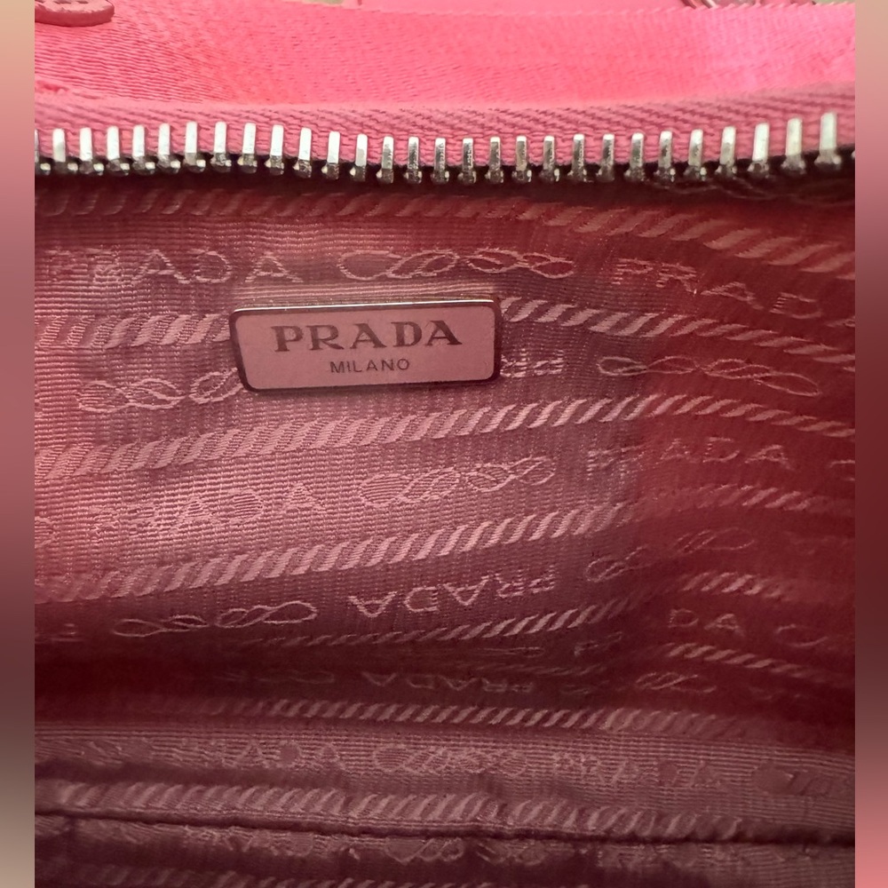 Prada Re-edition 2005 Nylon Shoulder Bag in Begonia Pink - Picture 2 of 16